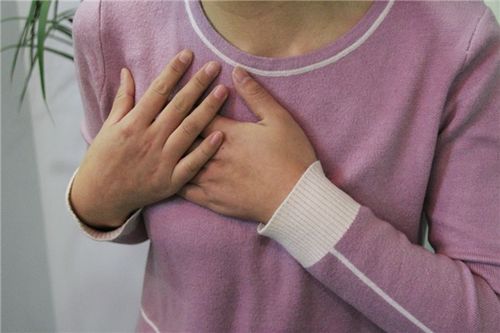 经期吃西红柿会得肿瘤吗 经期吃西红柿会得肿瘤吗